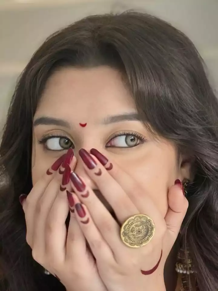 Half moon mehndi Bindi design