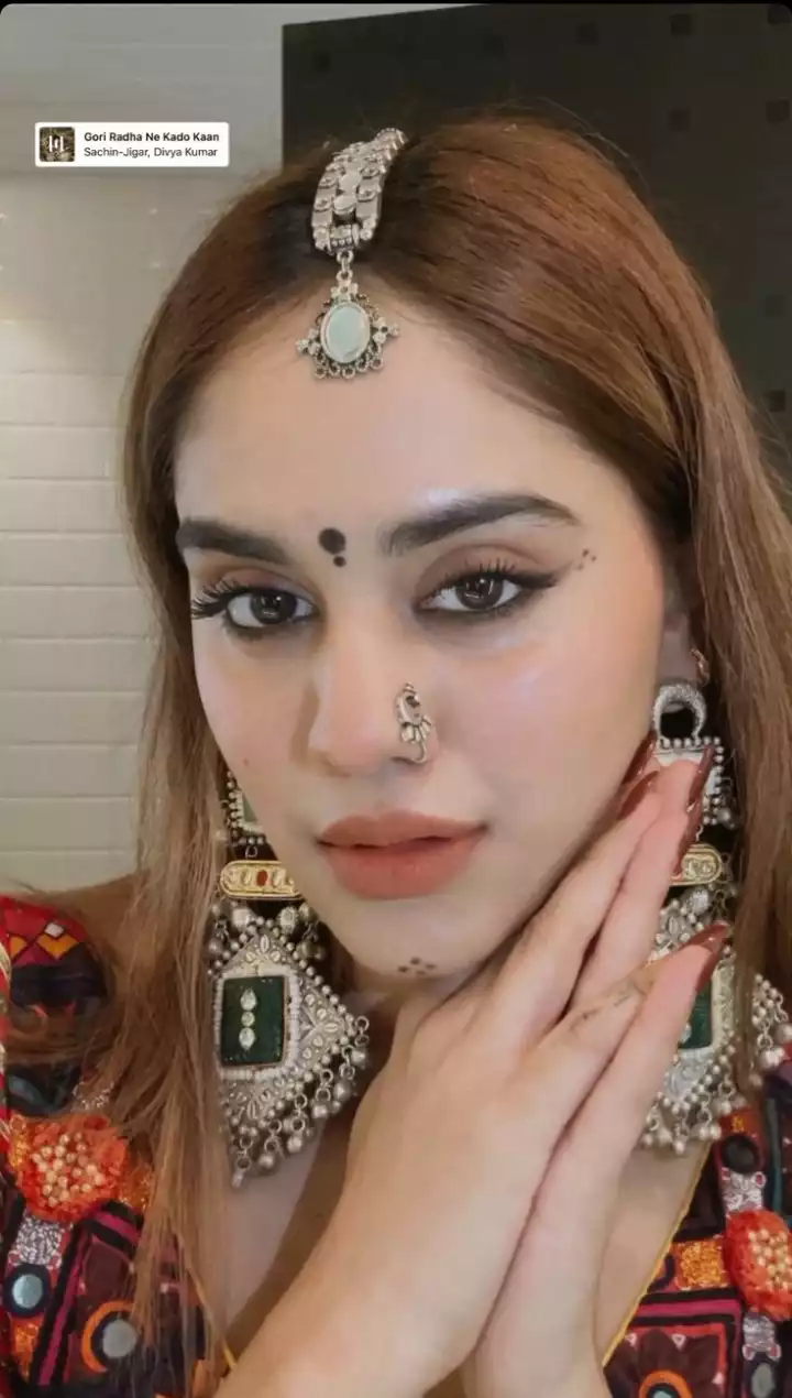 Black Garba Bindi design Idea