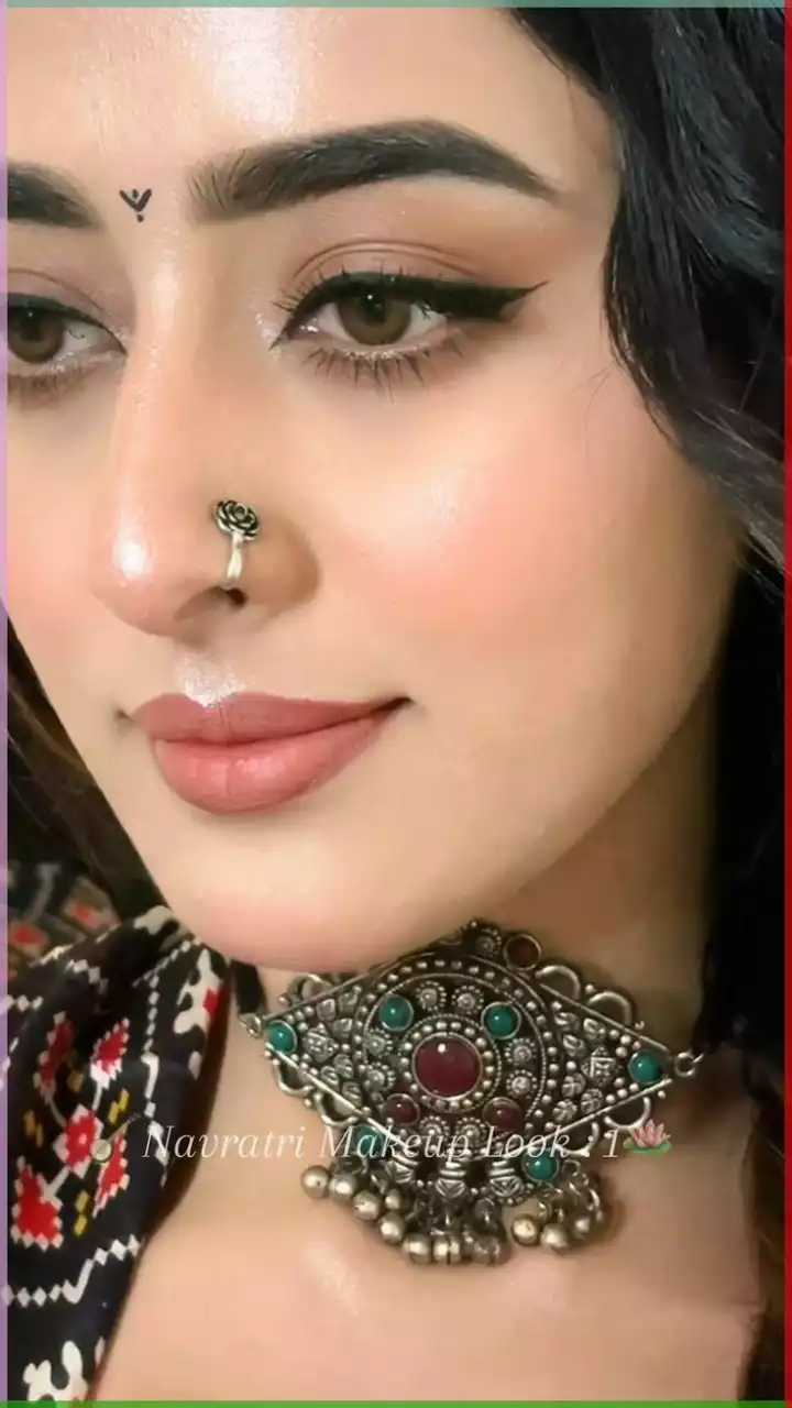 30 Bindi Design for Garba nights to look cute and beautiful
