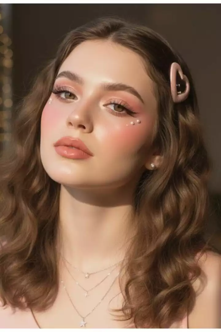 7 Glitter eye makeup ideas for your next party glam look