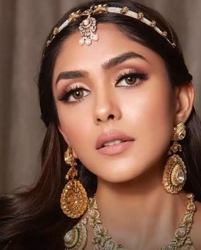 Eye Makeup for Round Eyes Indian girls to look beautiful in weddings