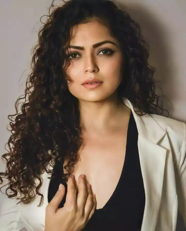7 Stunning Drashti Dhami hairstyle must try once by TV Show fan girls