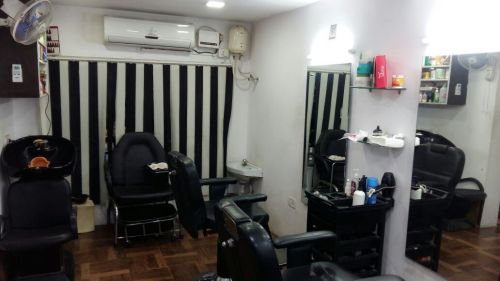 MANIK SALOON