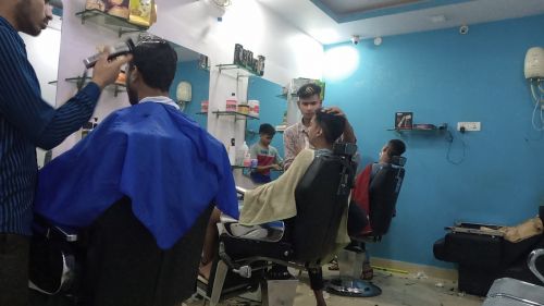 Top men hair saloon