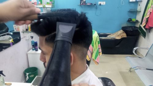 Top men hair saloon