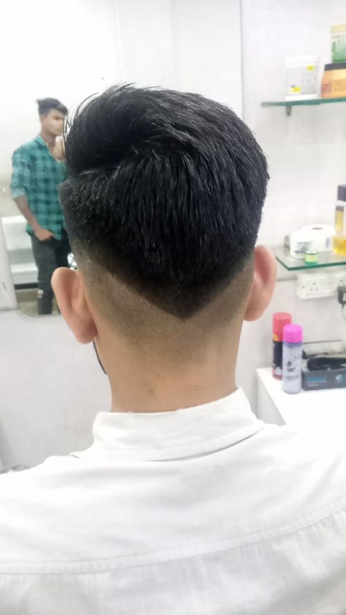 Top men hair saloon
