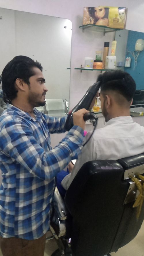 Top men hair saloon