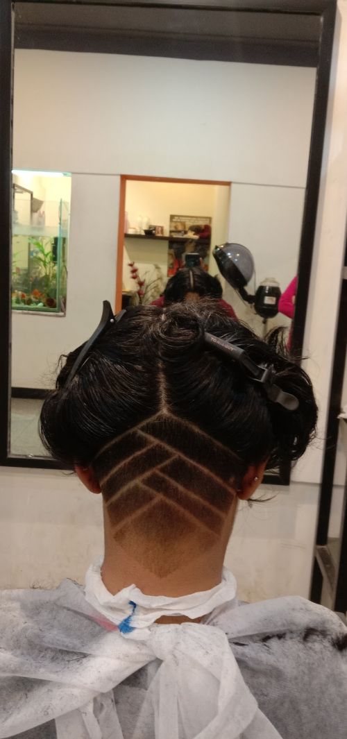 Cuts & Curls Gents Hair Style