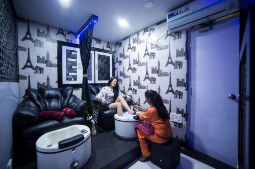 Niraz Glamour & Spa