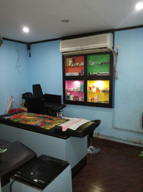 SMART TRENDS BEAUTY PARLOUR FOR MENS