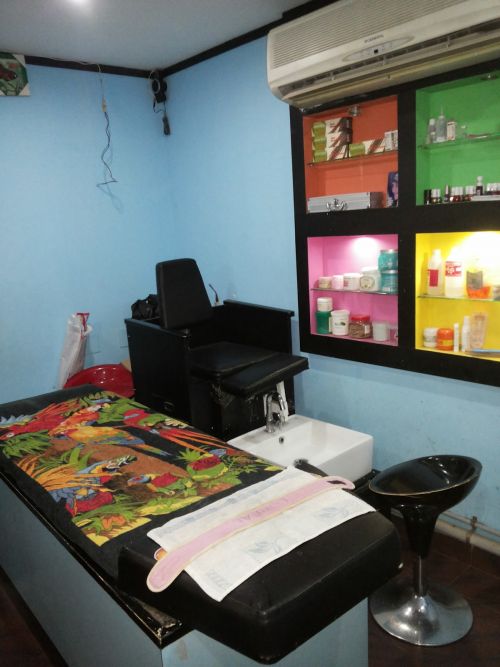 SMART TRENDS BEAUTY PARLOUR FOR MENS