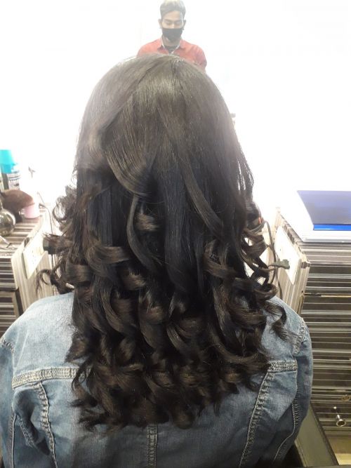 Studio 21 Unisex Saloon