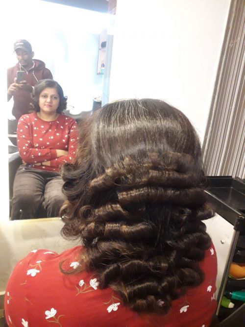 Studio 21 Unisex Saloon