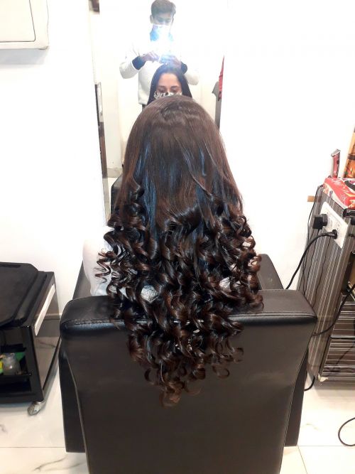 Studio 21 Unisex Saloon
