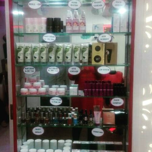 White Wingz Unisex Hair & Beauty Salon