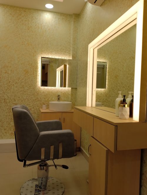 NEW HAIR CUT SALOON