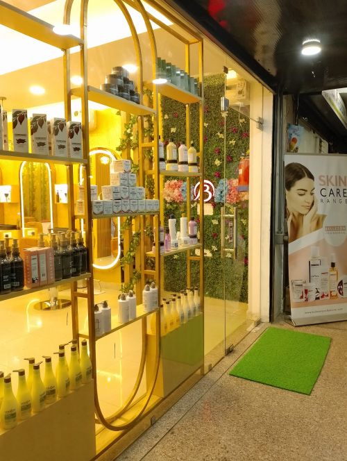 NEW HAIR CUT SALOON