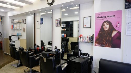 Kuts & More Unisex Saloon