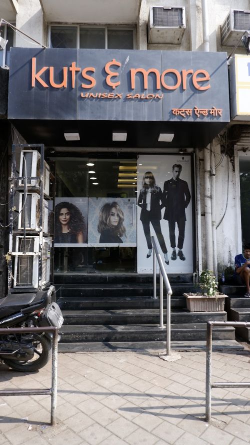 Kuts & More Unisex Saloon