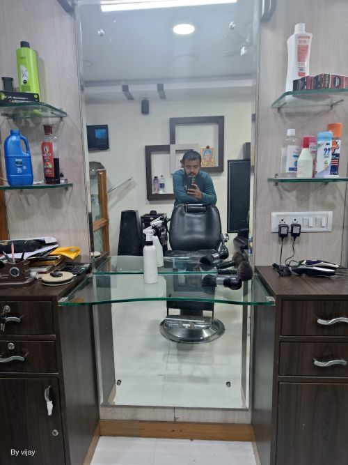 Cut N Curls Salon