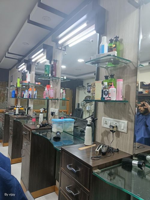 Cut N Curls Salon