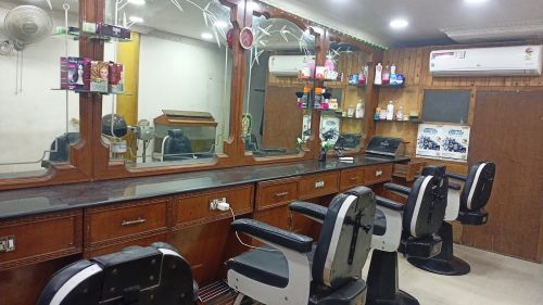 RICH R RICH MENS BEAUTY SALOON