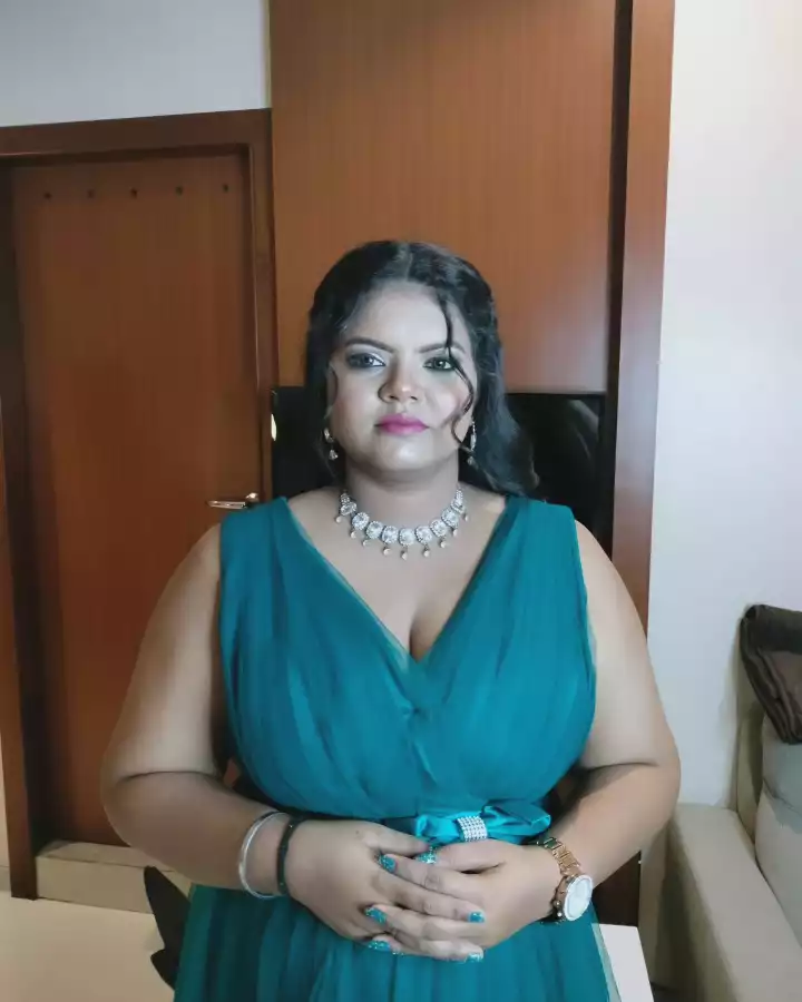 Makeup artist
