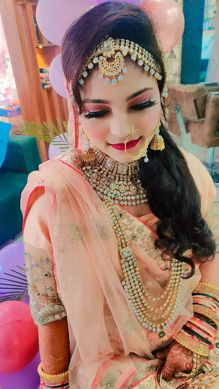 Salon in Ratlam
