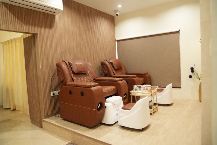Adore - Unisex Luxury Salon