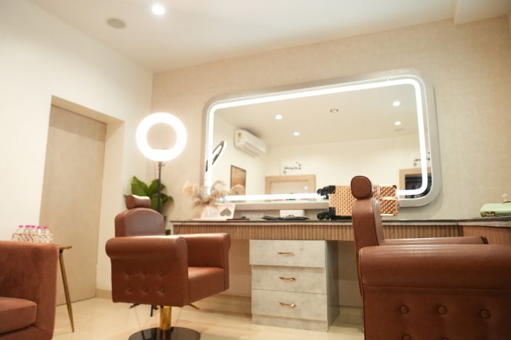 Adore - Unisex Luxury Salon