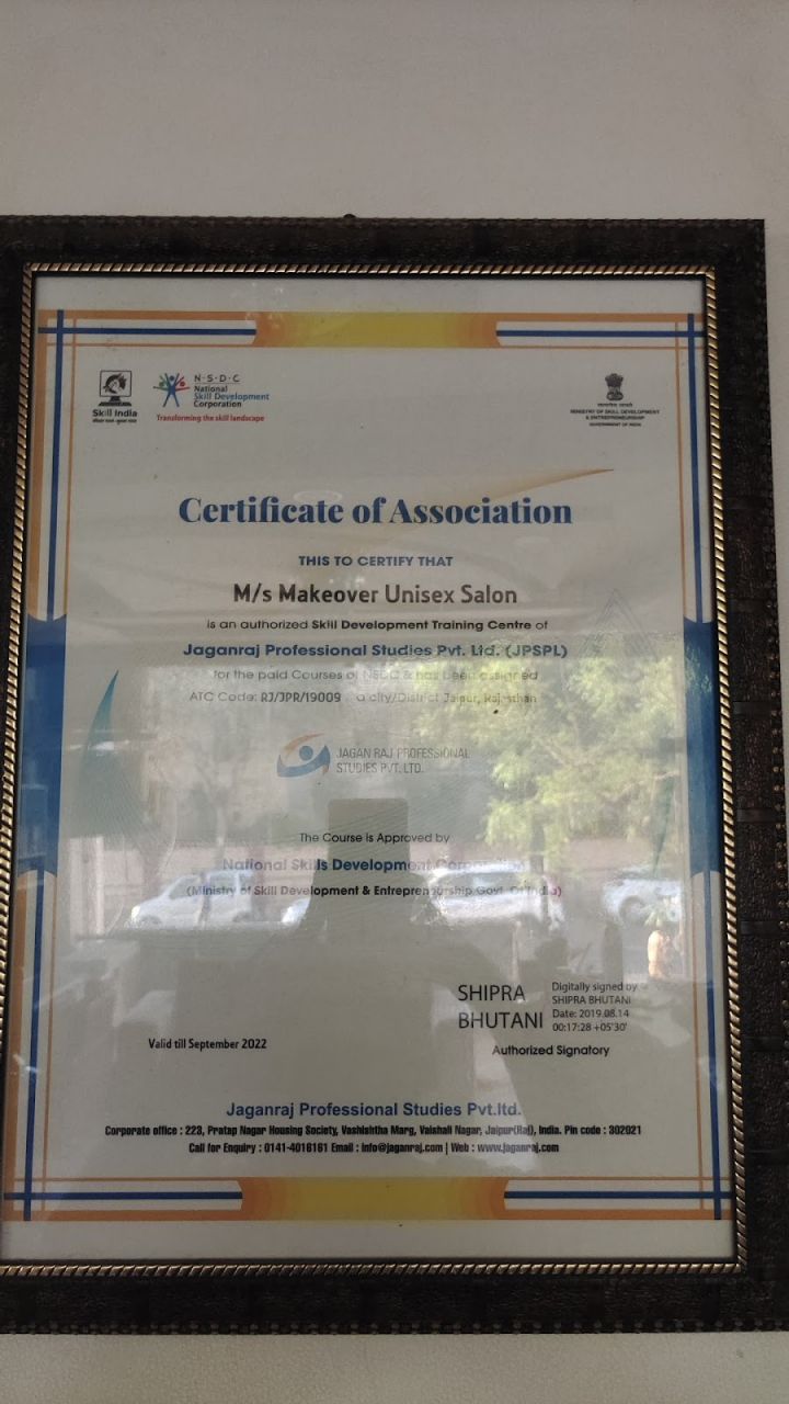 Makeover Unisex Salon & Academy