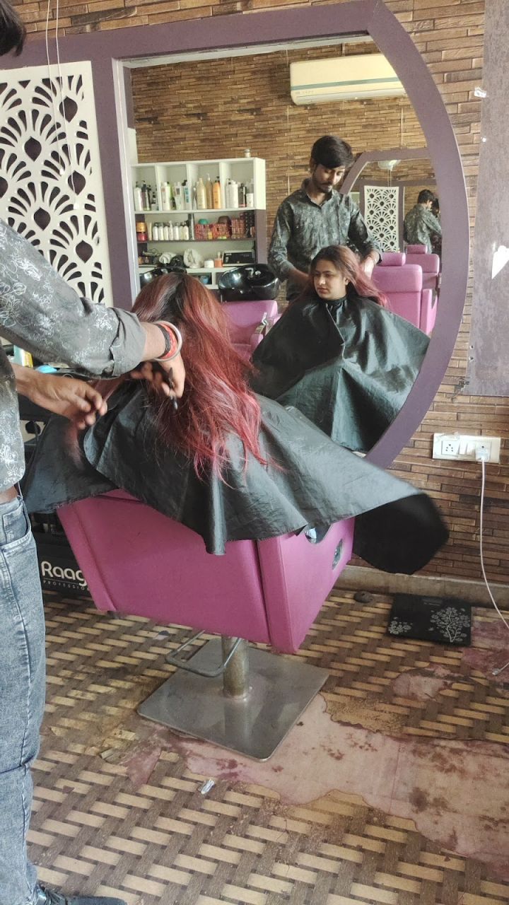 Makeover Unisex Salon & Academy