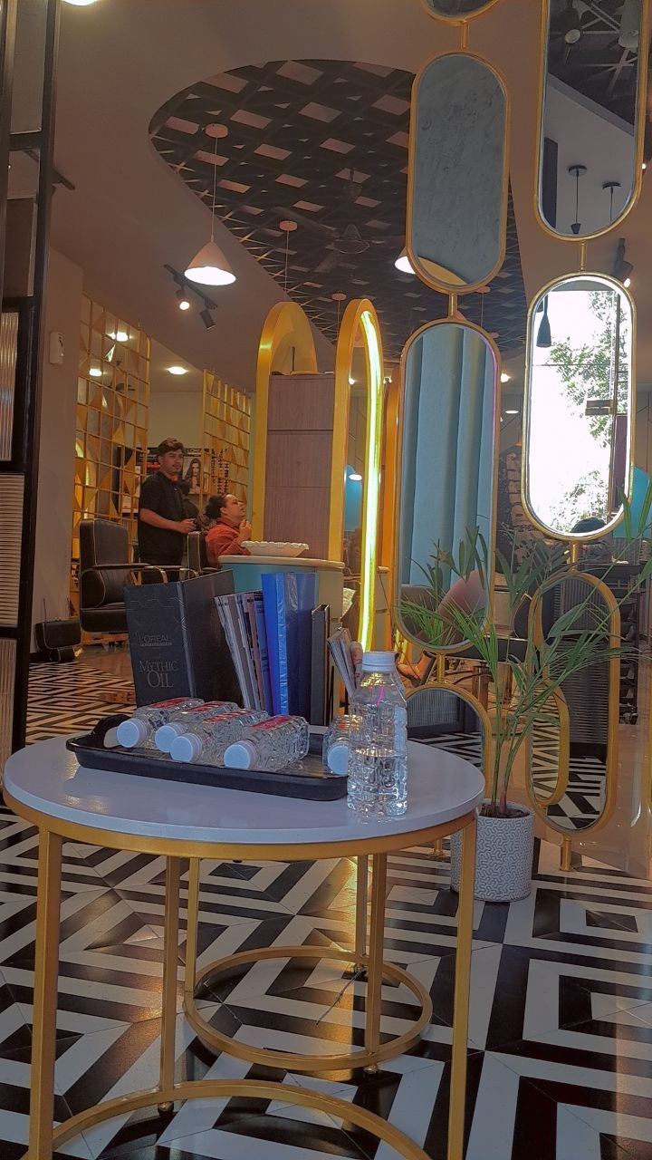 Vanshika Beauty Studio Luxury Unisex Salon