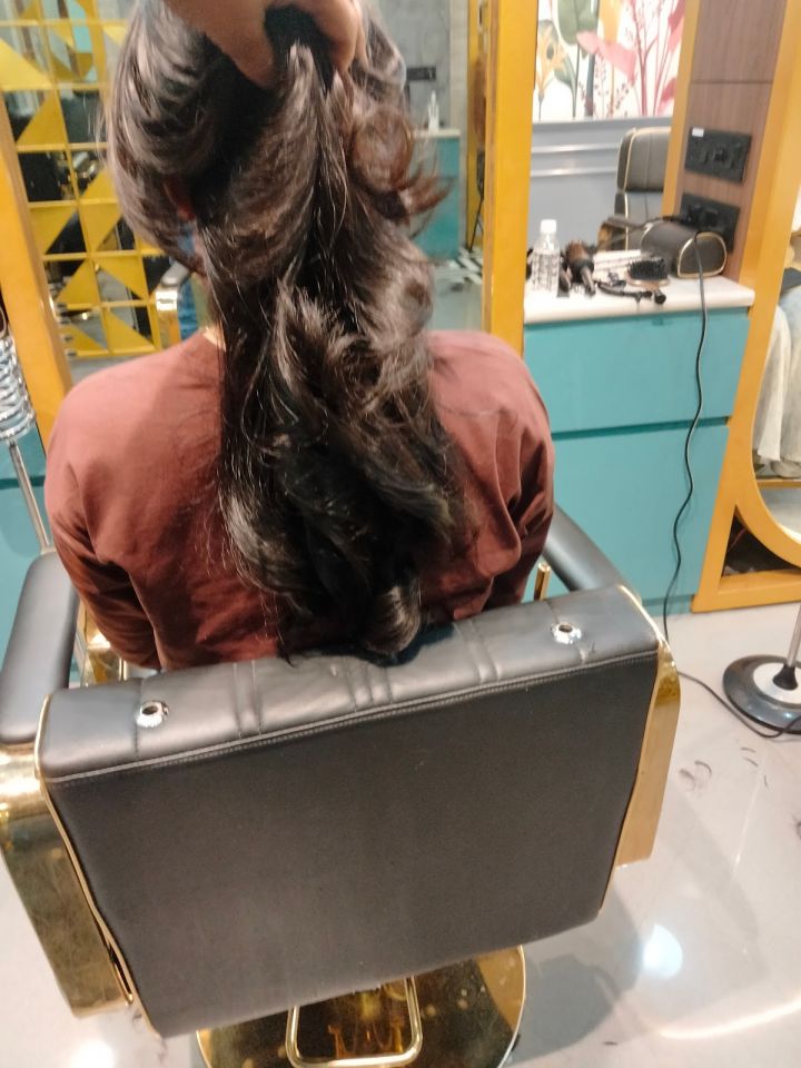Vanshika Beauty Studio Luxury Unisex Salon