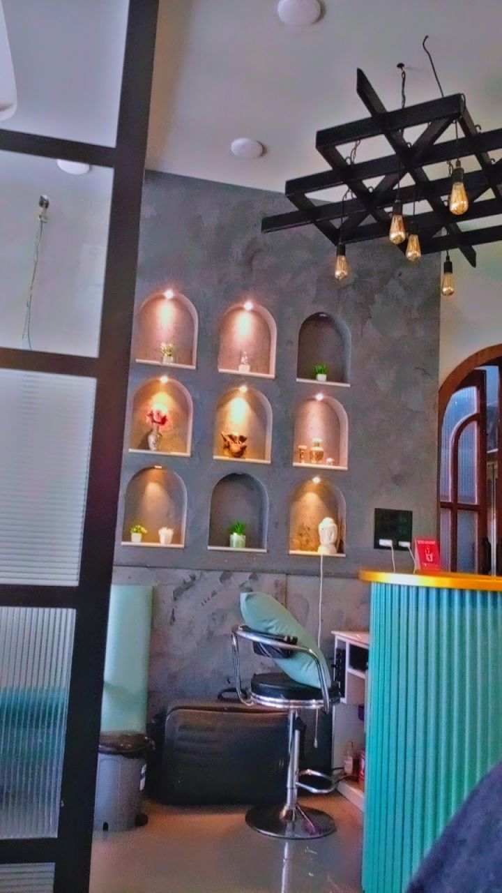 Vanshika Beauty Studio Luxury Unisex Salon