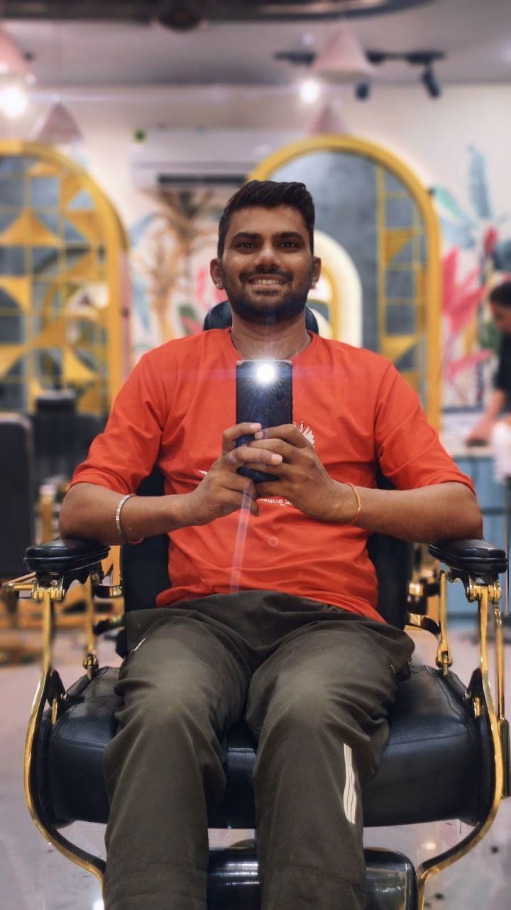 Vanshika Beauty Studio Luxury Unisex Salon