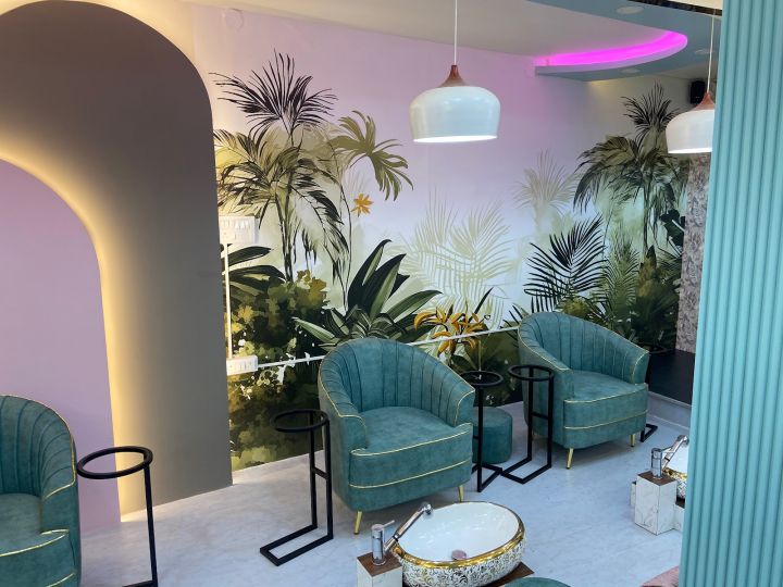 Nail Room