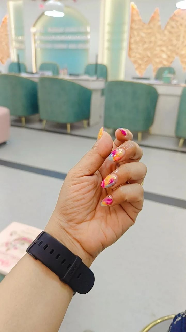 Nail Room