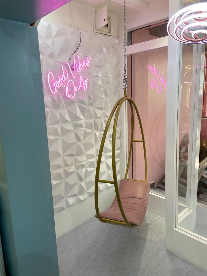 Nail Room