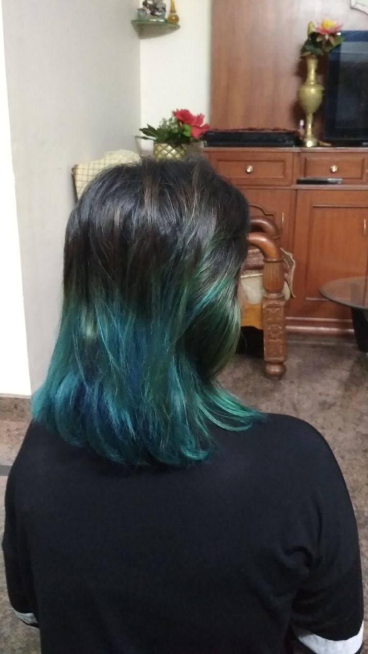 Golden Hive Luxury Unisex Salon