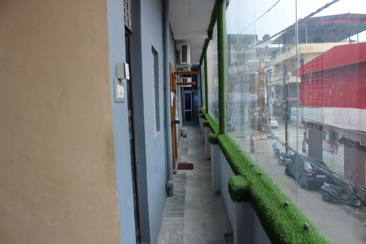 Padmaaksh Salon & Academy