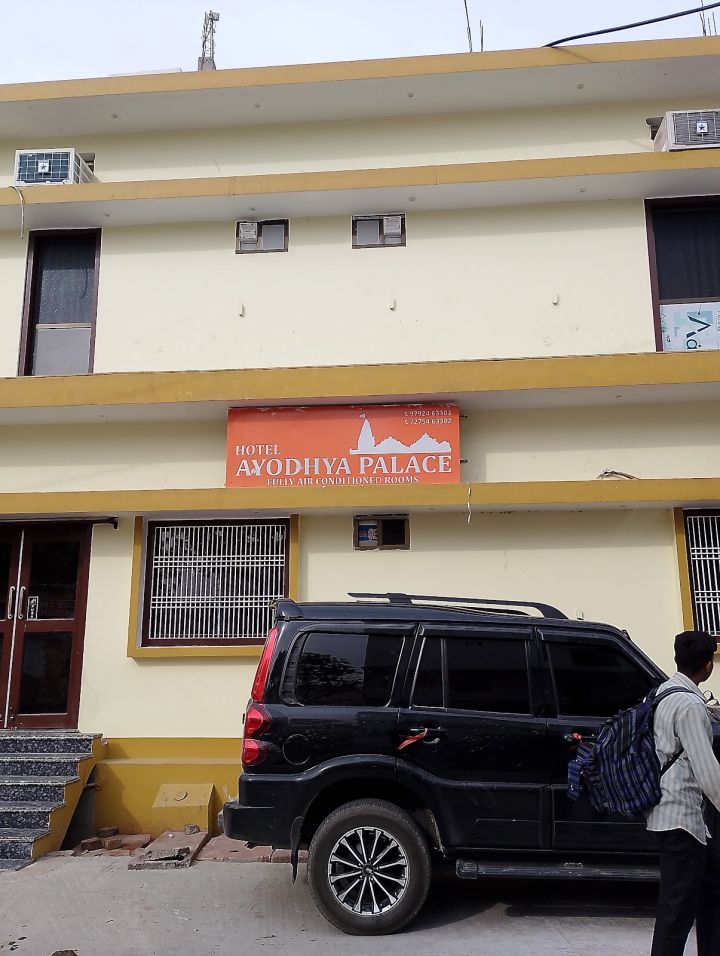 PALAK BEAUTY PARLOUR