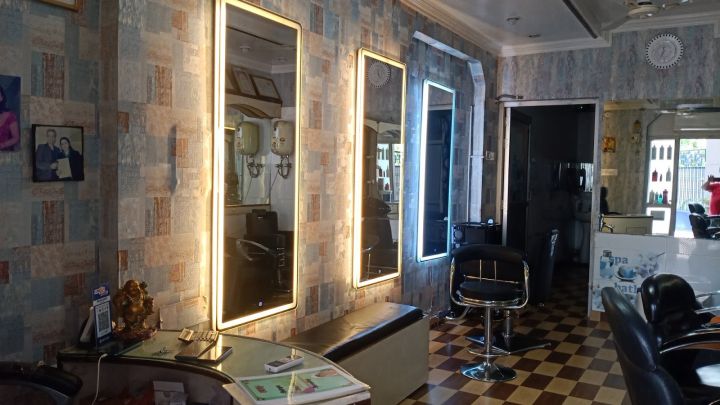 Charmis Ladies Beauty Salon