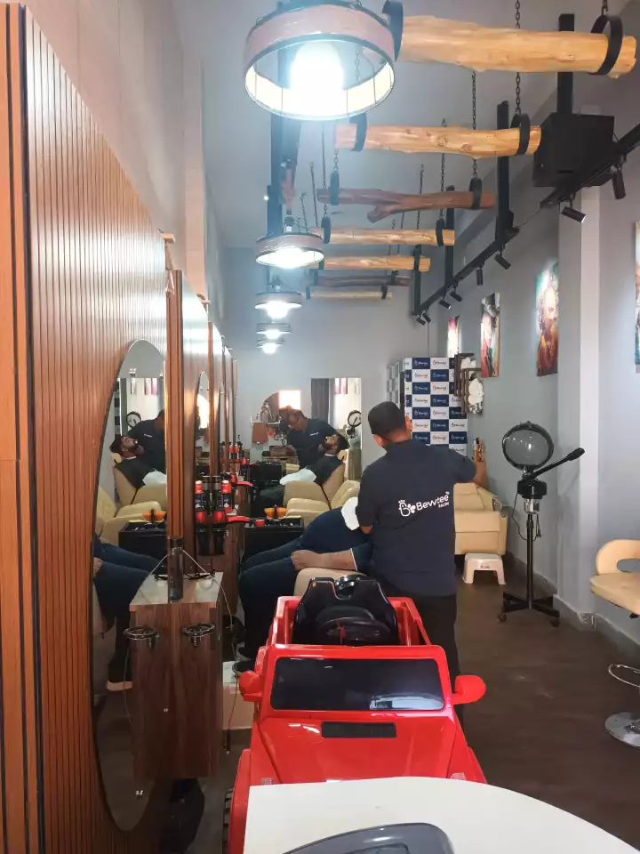 Salon in Shri Dungargarh