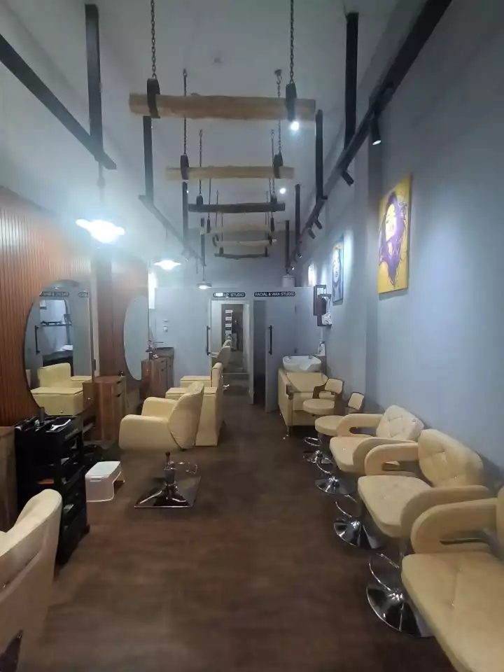 Salon in Shri Dungargarh