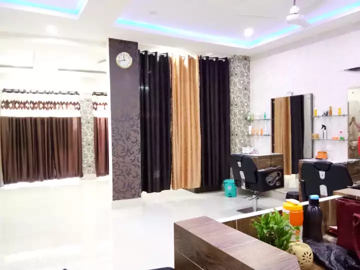 BLUSH UNISEX SALON