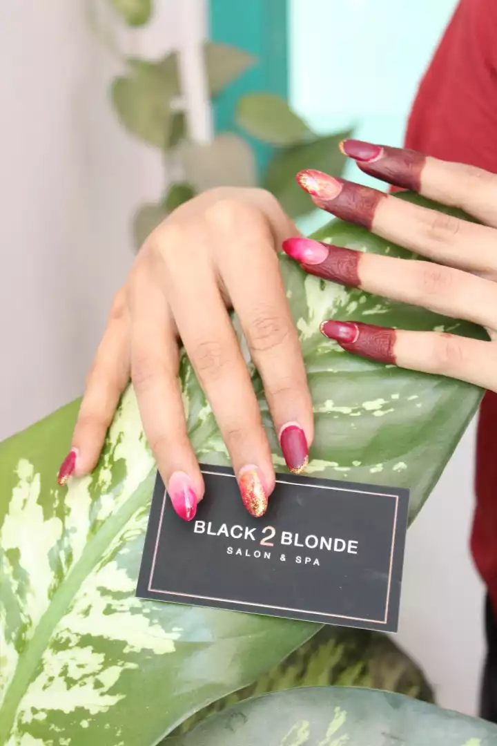 Black 2 Blonde Salon