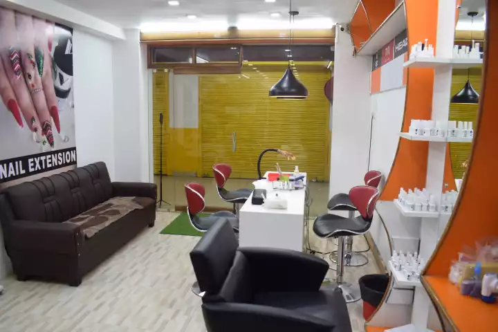 Elle Unisex Beauty Salon