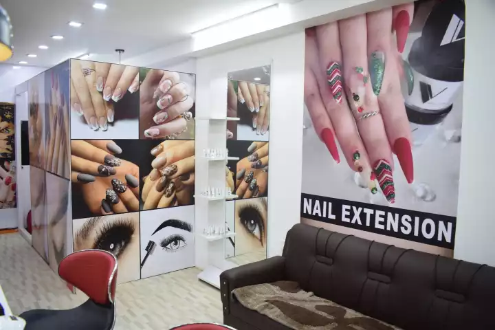 Elle Unisex Beauty Salon