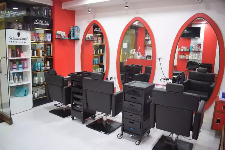 Elle Unisex Beauty Salon